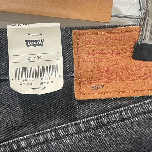 NWT Levi’s 501 Original Spliced Jeans Washed Black Women’s Size 29x30 Straight - Picture 14 of 16